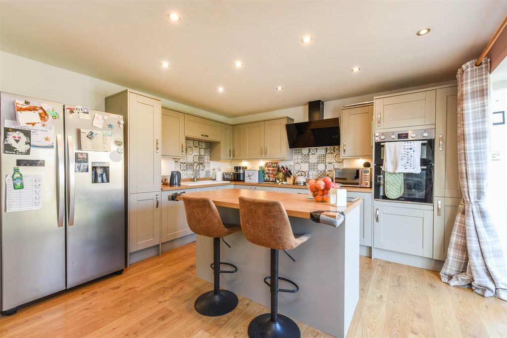 Property photo 2 of 24 Kitchen/Diner