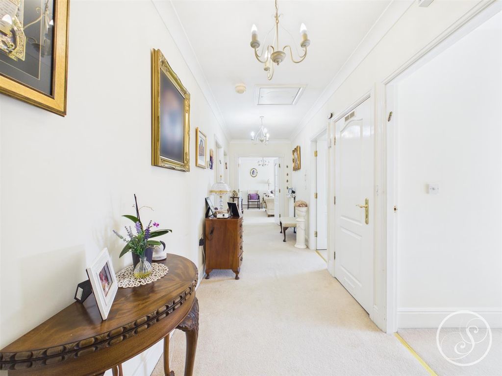 Property photo 2 of 16 Hallway