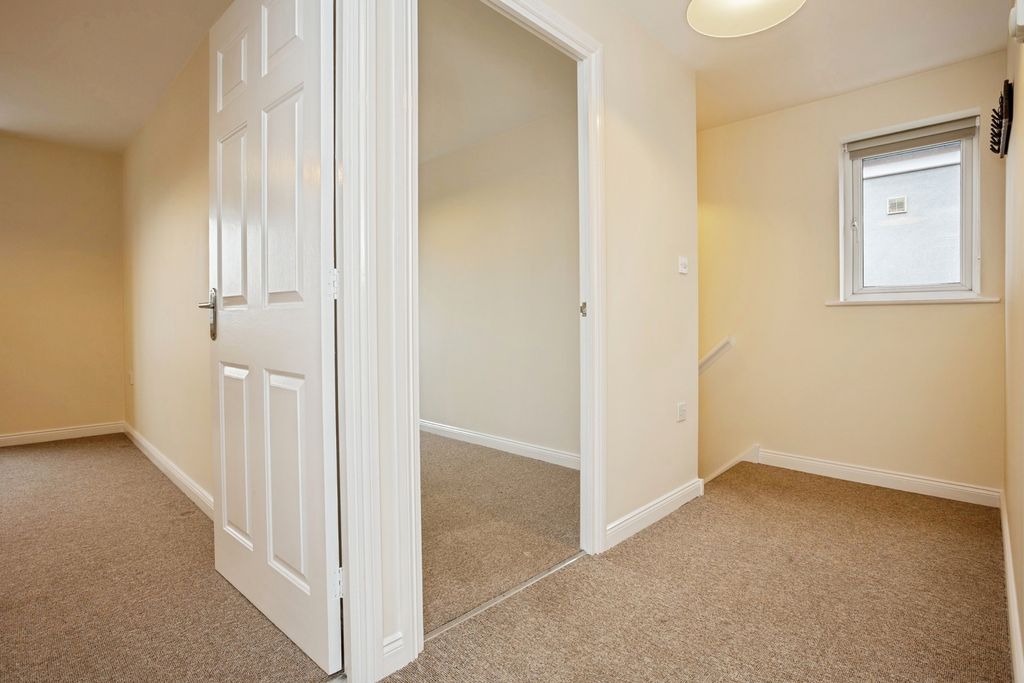 Property photo 3 of 17 Hallway