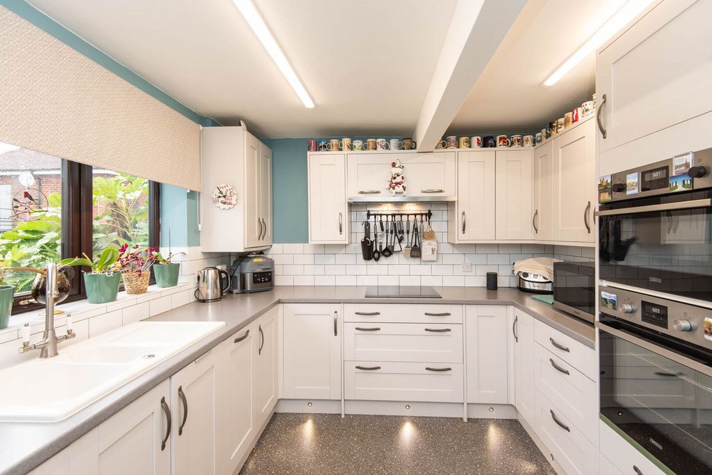 Property photo 2 of 19