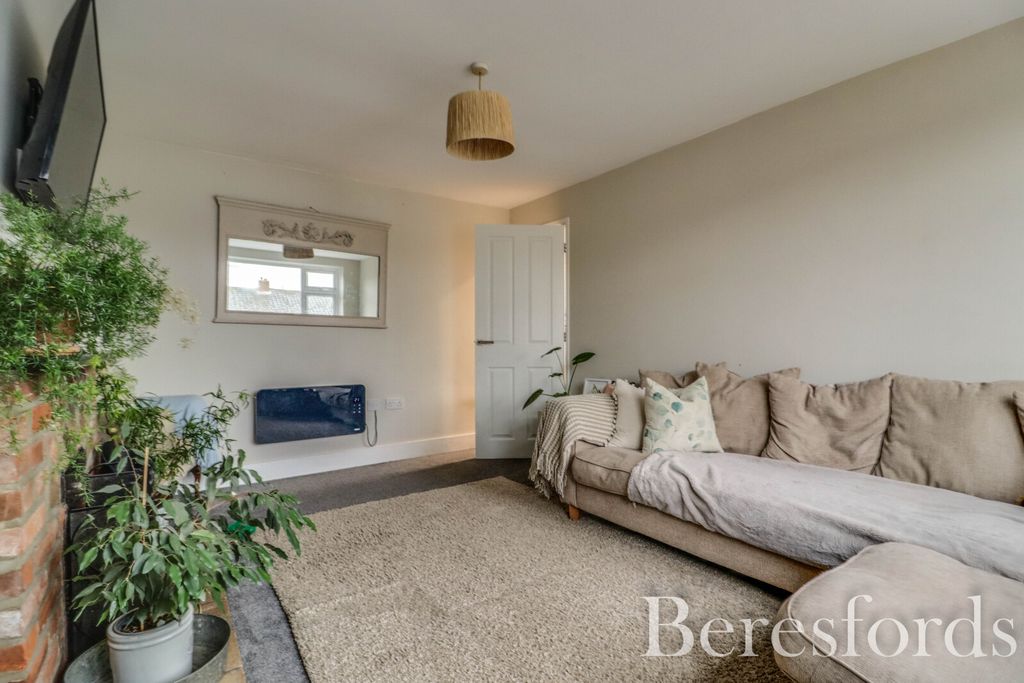 Property photo 3 of 11 2