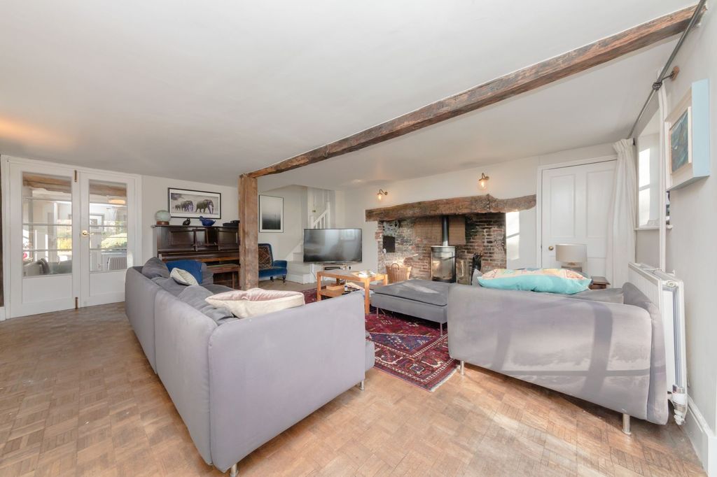 Property photo 2 of 30