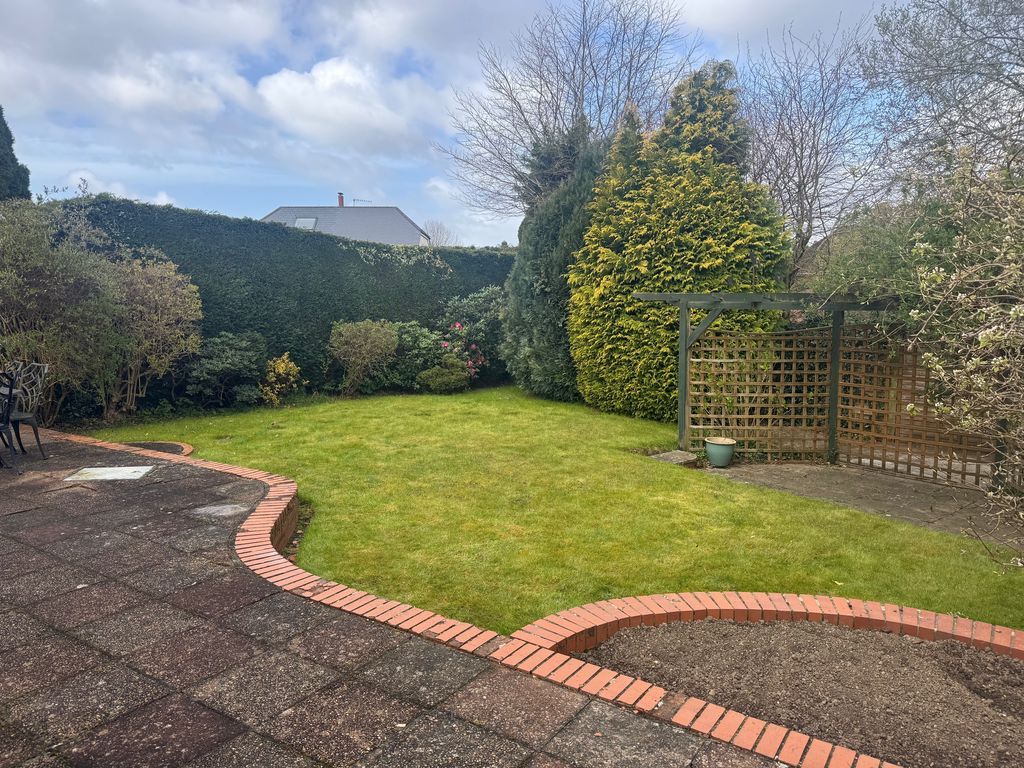 Property photo 3 of 16 Garden