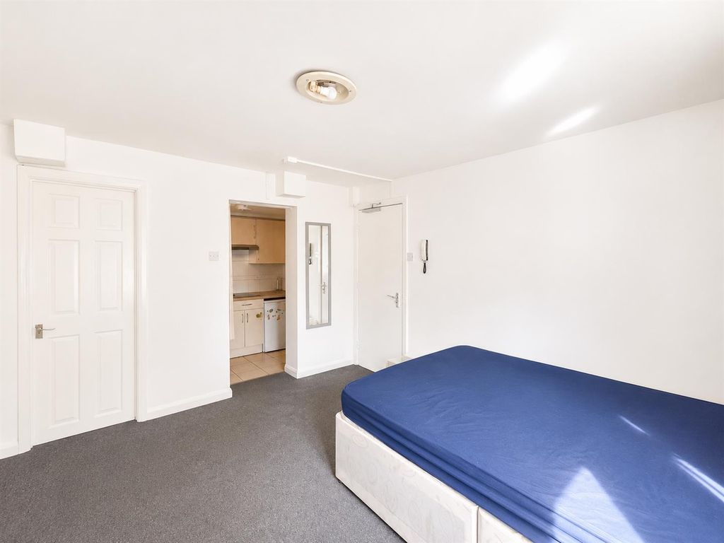 Property photo 1 of 5 Studio