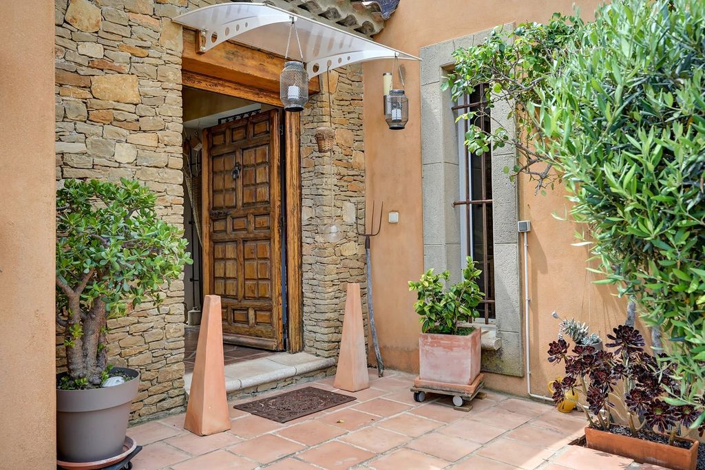 Property photo 3 of 23