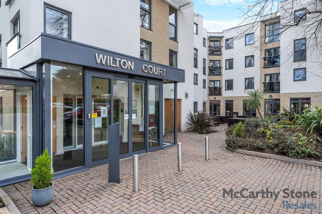 Property photo 1 of 27 8637800-Exterior08.Jpg