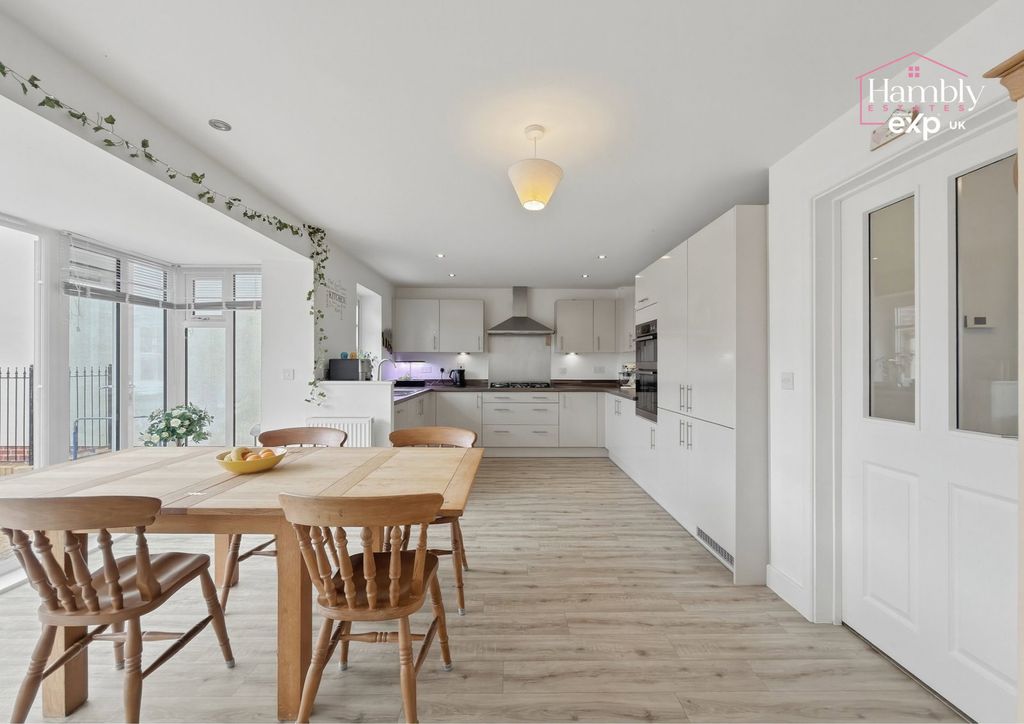 Property photo 3 of 24