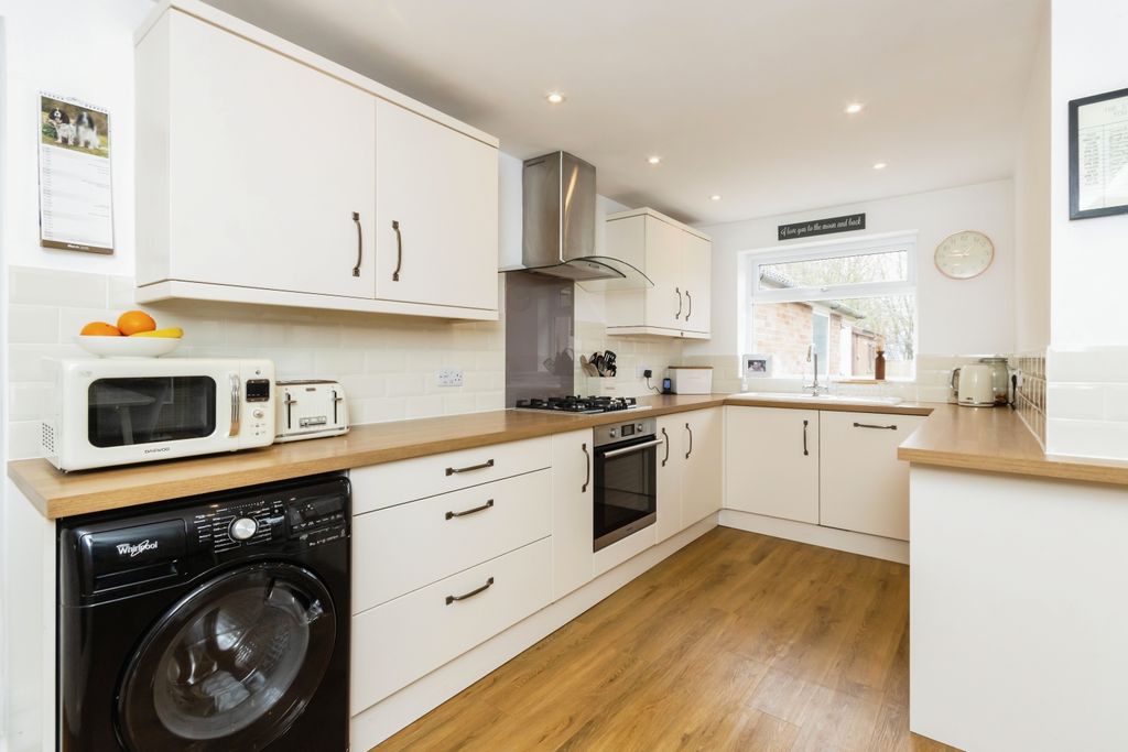 Property photo 1 of 21 Kitchen