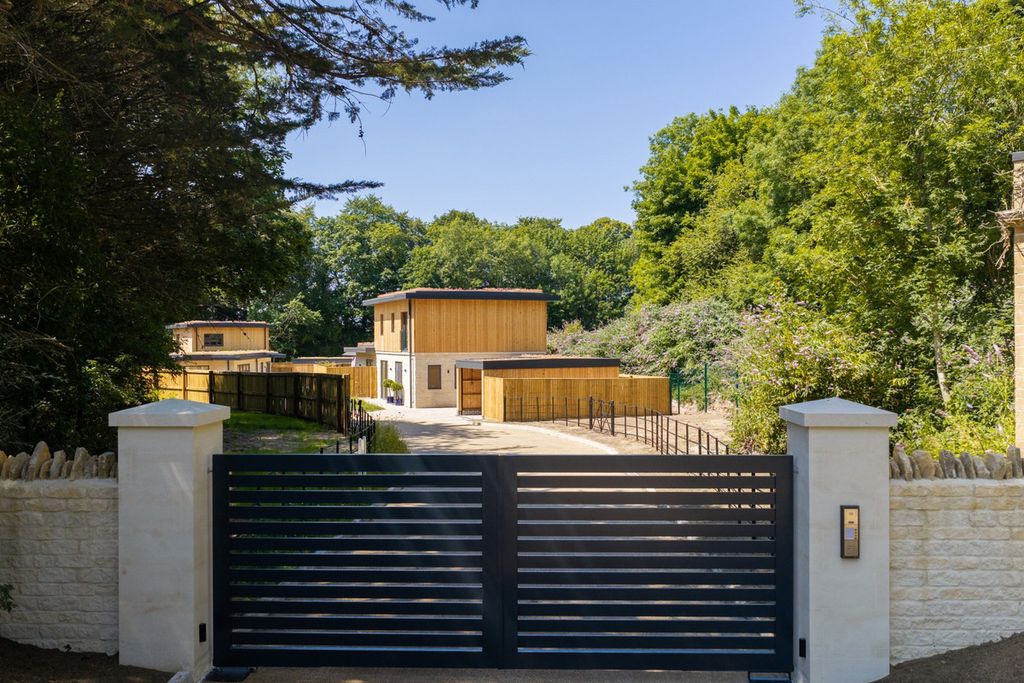 Property photo 1 of 18
