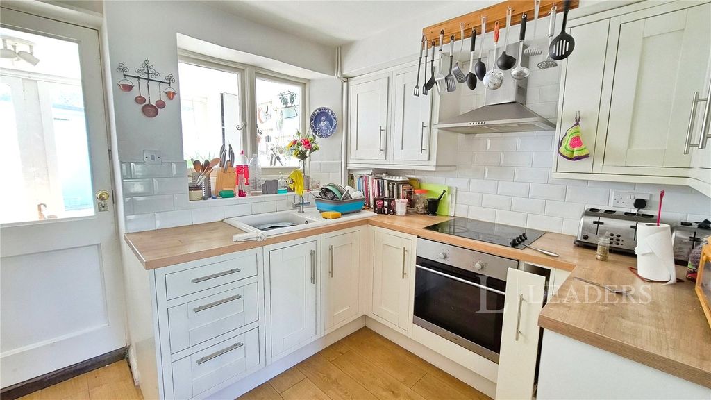 Property photo 2 of 20 Picture No. 32