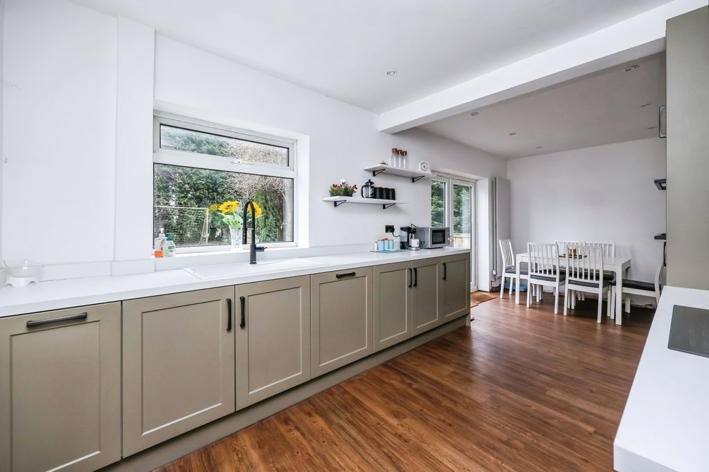 Property photo 3 of 15 Kitchen
