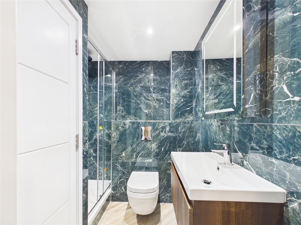 Property photo 2 of 6 Bathroom