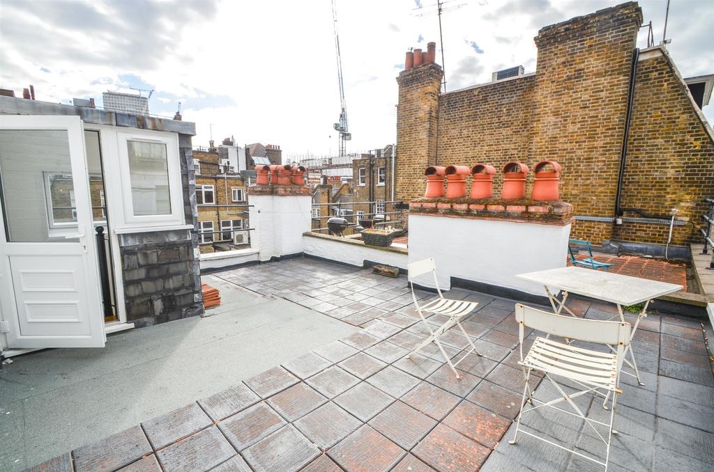 Property photo 2 of 22 Berwick Street