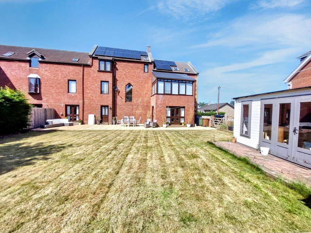 Property photo 1 of 32