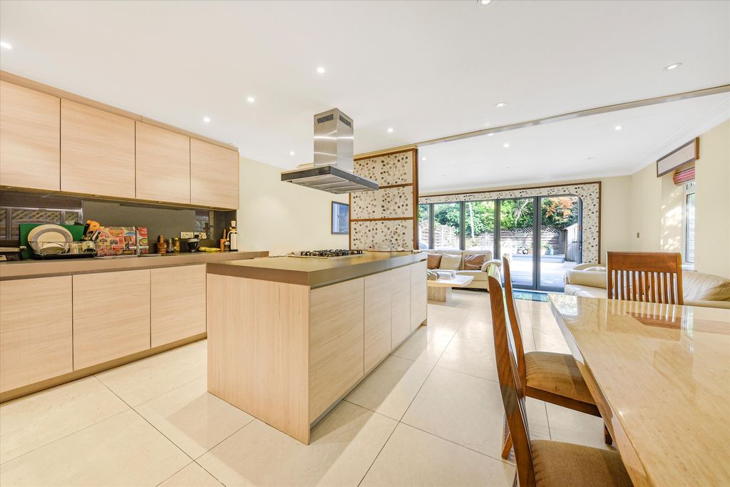 Property photo 1 of 16 Image