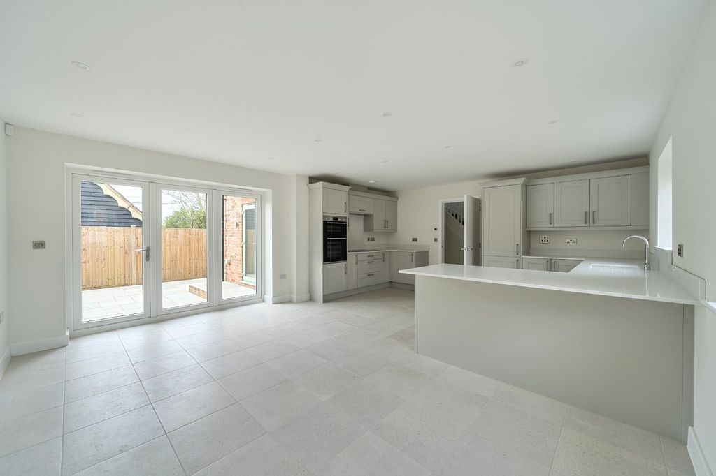Property photo 2 of 17 Picture No. 80
