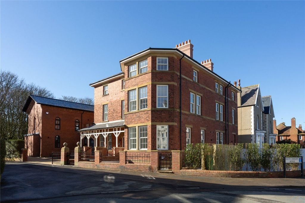 Property photo 2 of 14 Main Facade