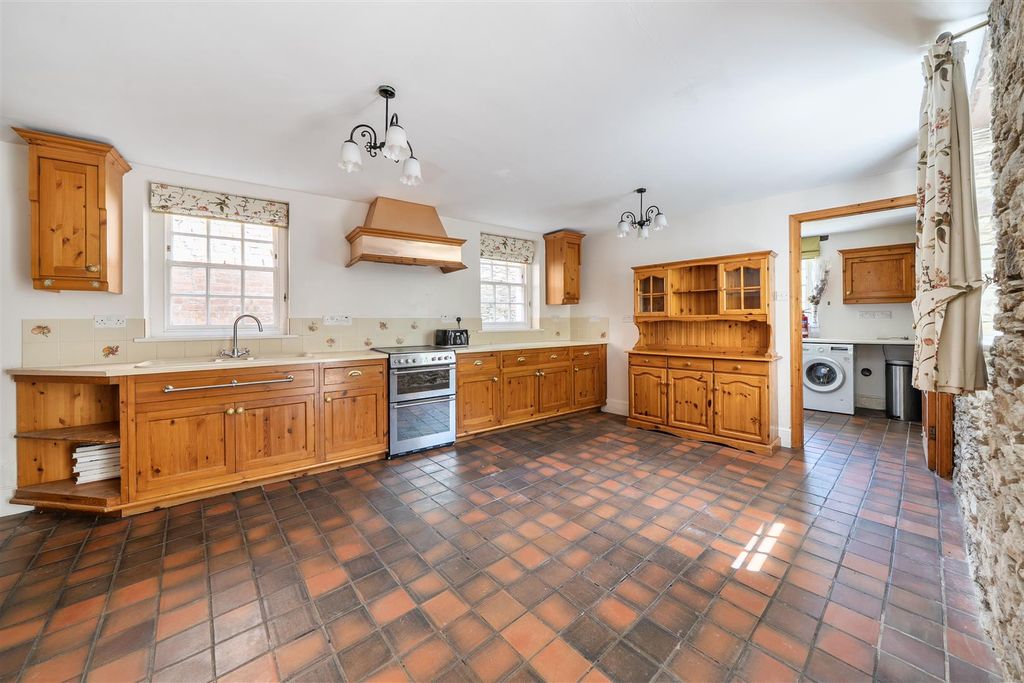 Property photo 2 of 20 Kitchen