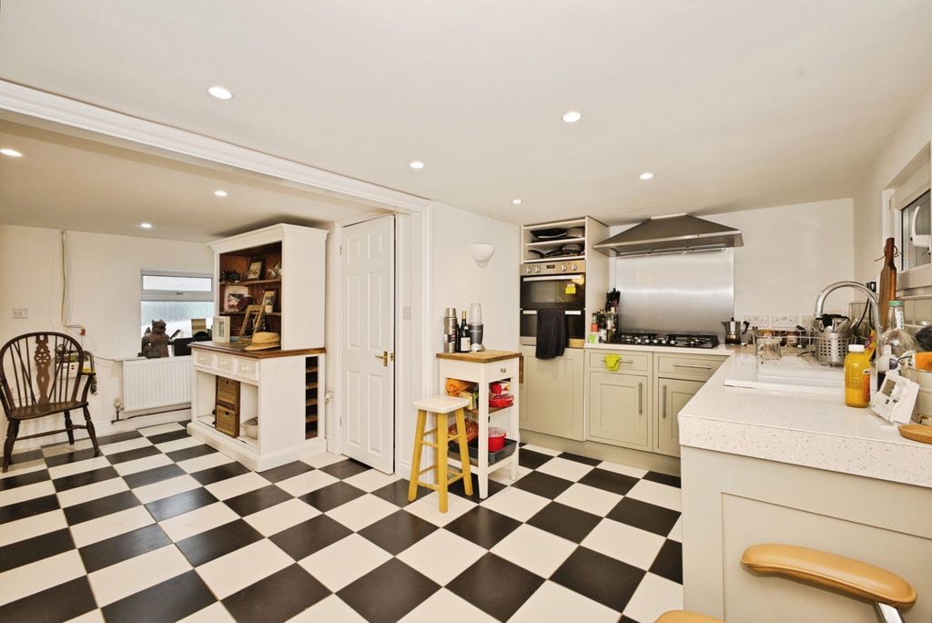 Property photo 3 of 18 Pbox-Img.Jpg