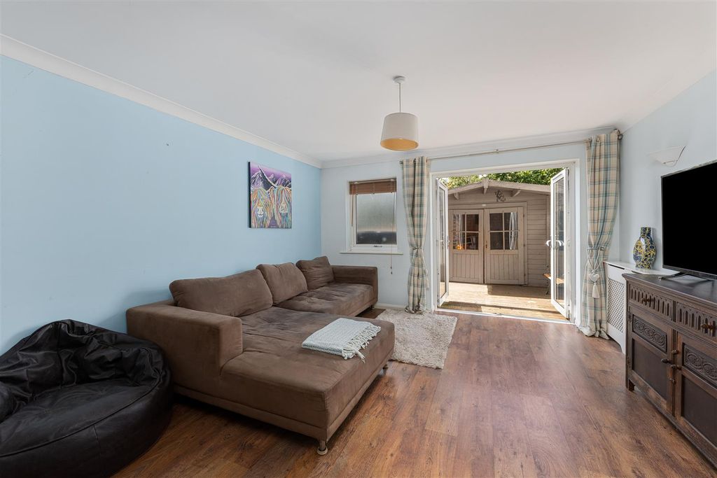 Property photo 2 of 12 33 Broome Way, Banbury-10.Jpg