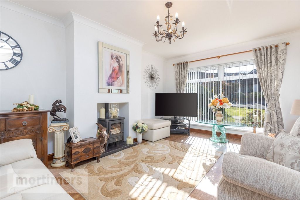 Property photo 2 of 18 Living Room