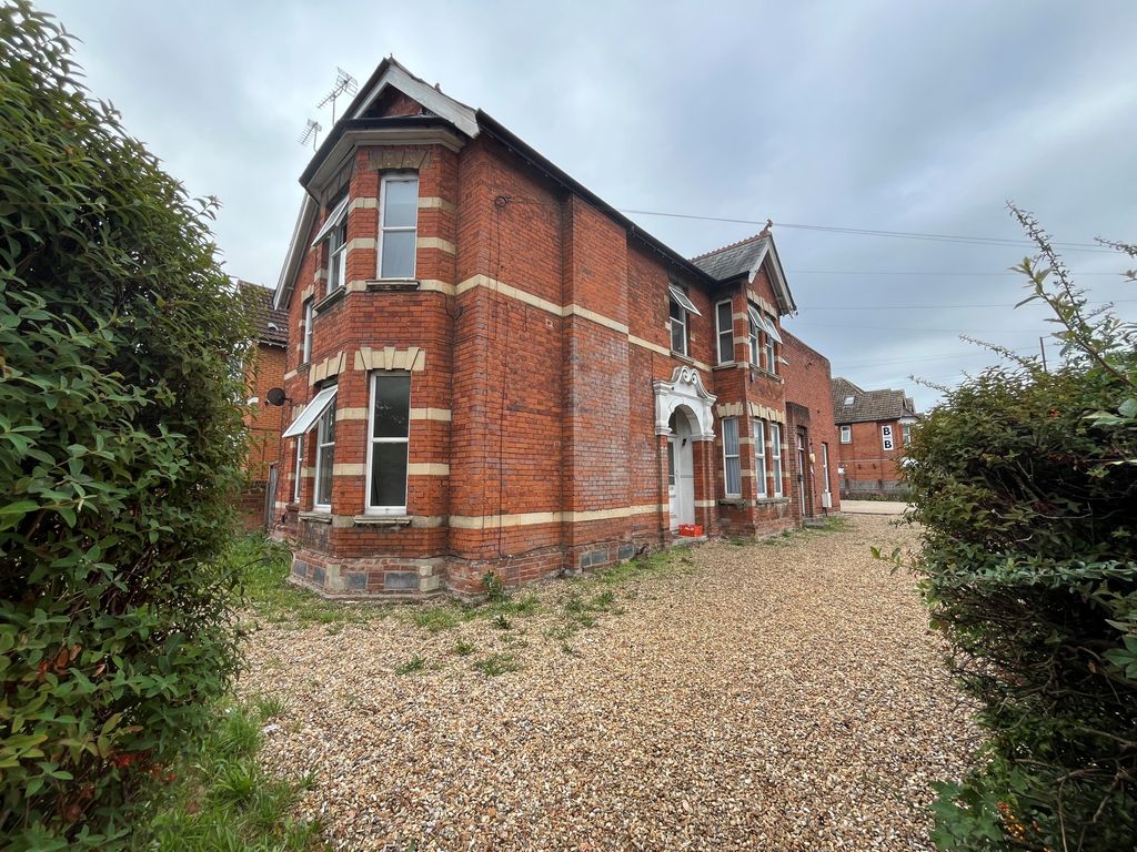 Property photo 1 of 3