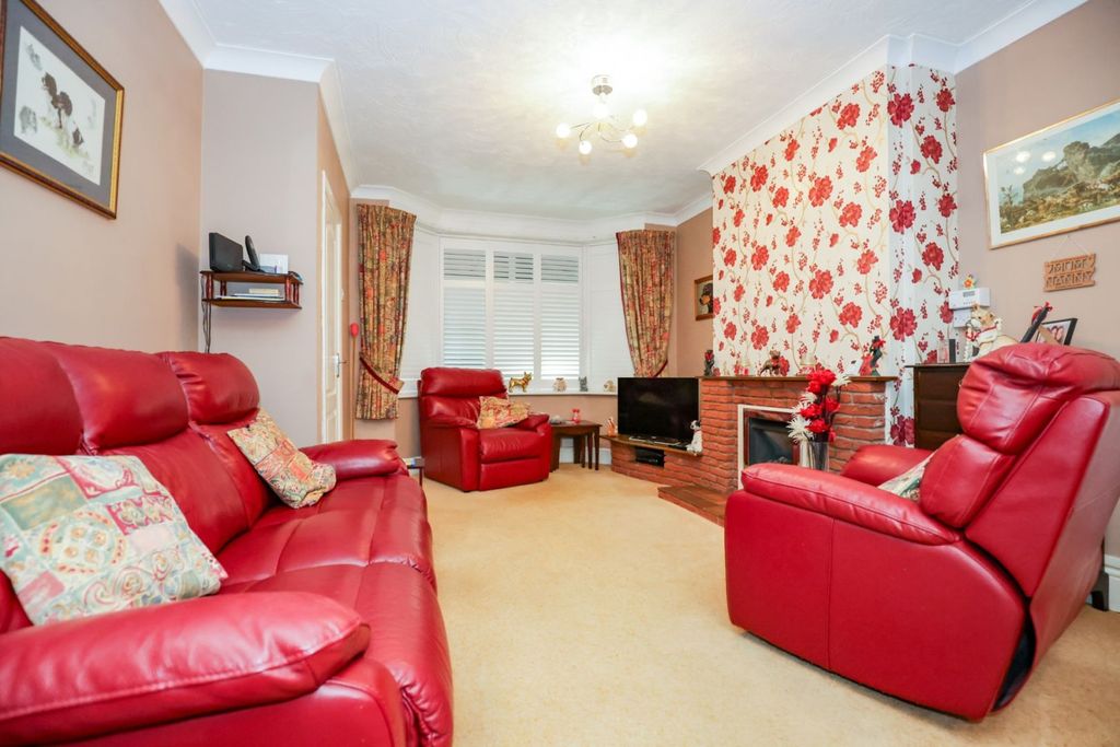 Property photo 2 of 18