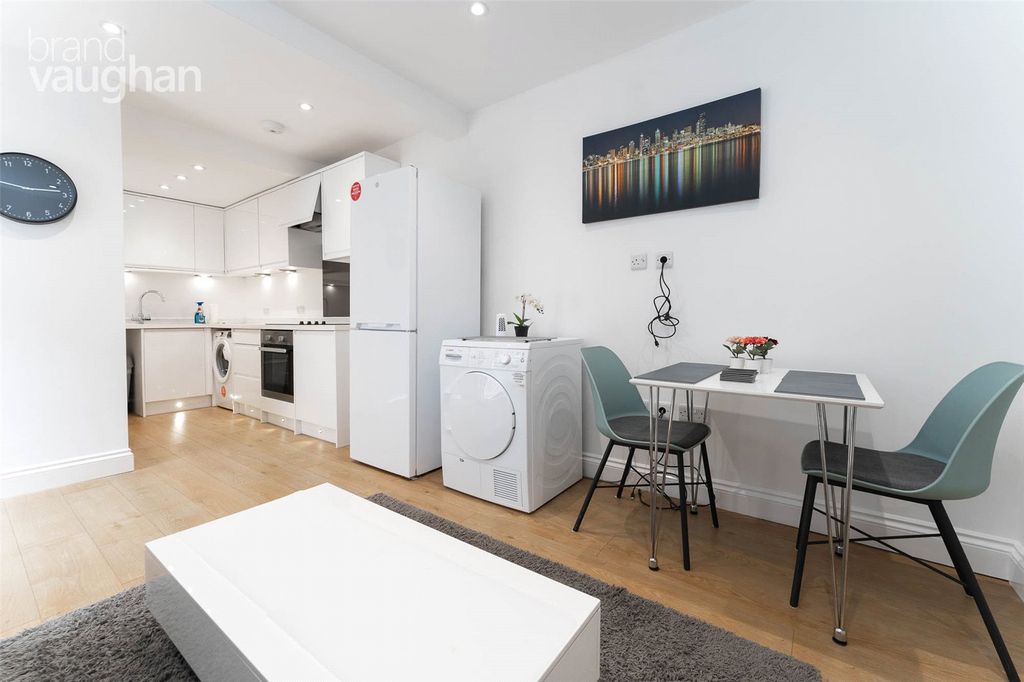 Property photo 2 of 9 Picture No. 20