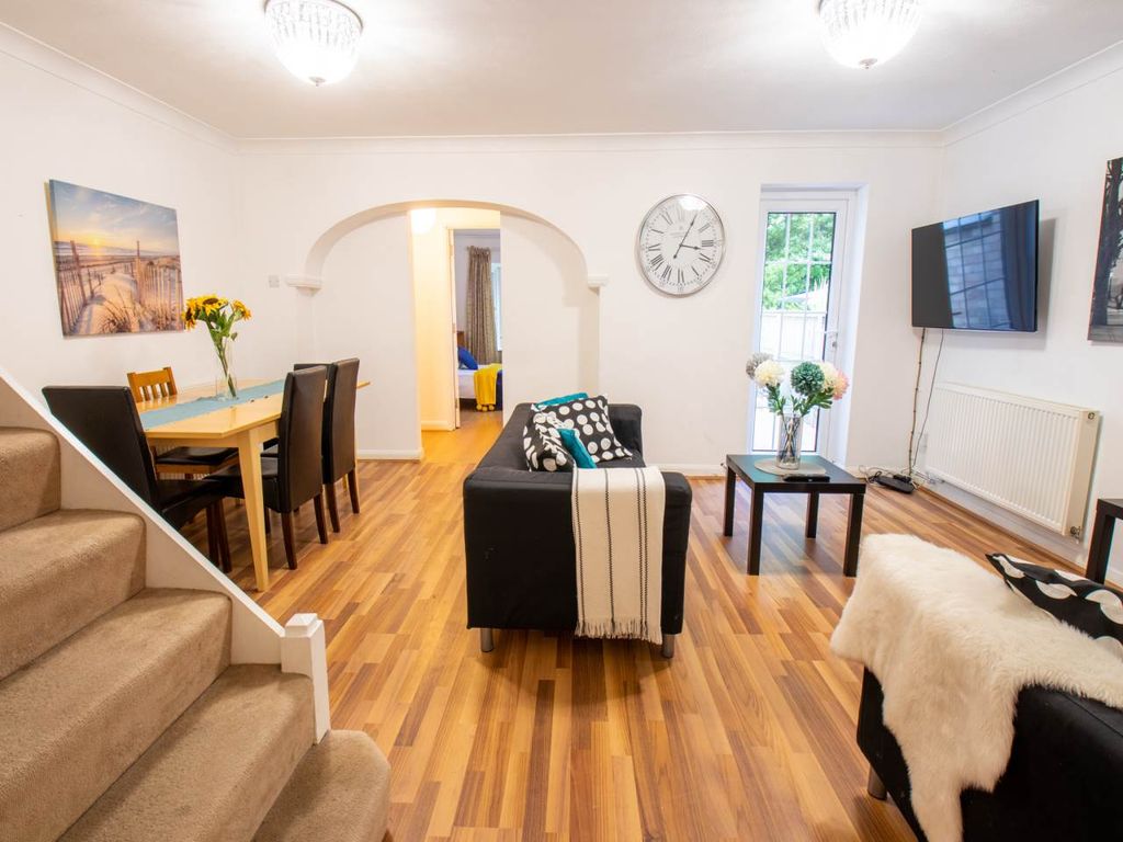 Property photo 3 of 16 Living Room