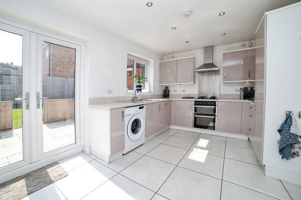 Property photo 3 of 22 Pbox-Img.Jpg