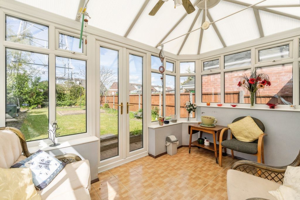 Property photo 2 of 20 Conservatory