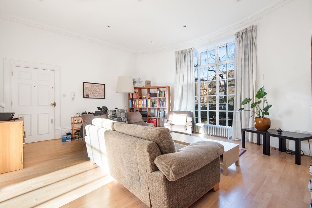 Property photo 3 of 8 685715 (2)