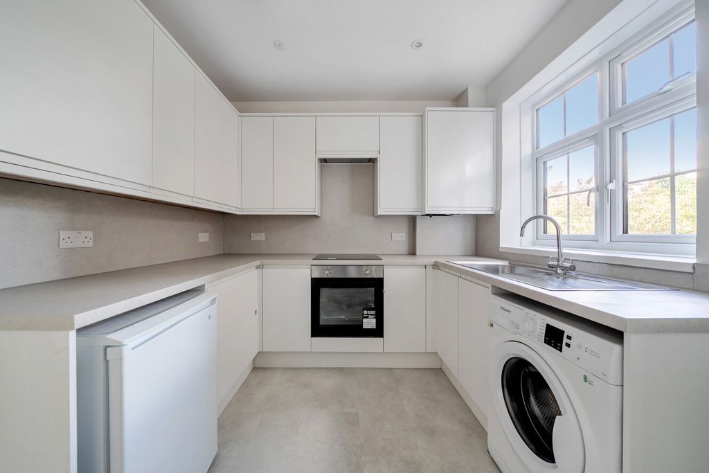 Property photo 2 of 13 1528543-11-1A0Fc1...