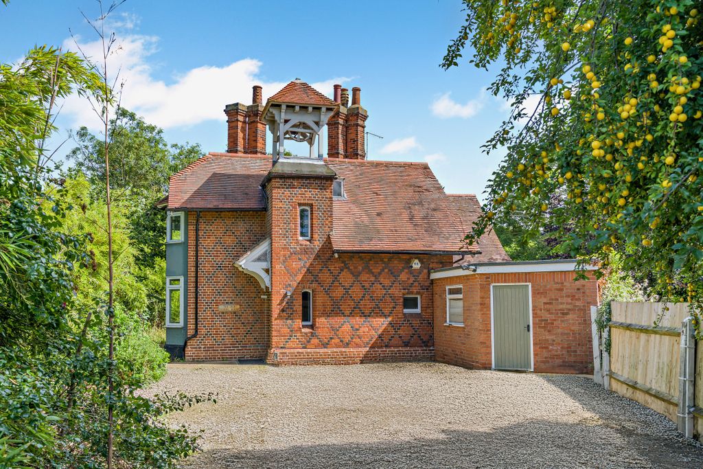 Property photo 2 of 39 8659306-Exterior16-V2-800