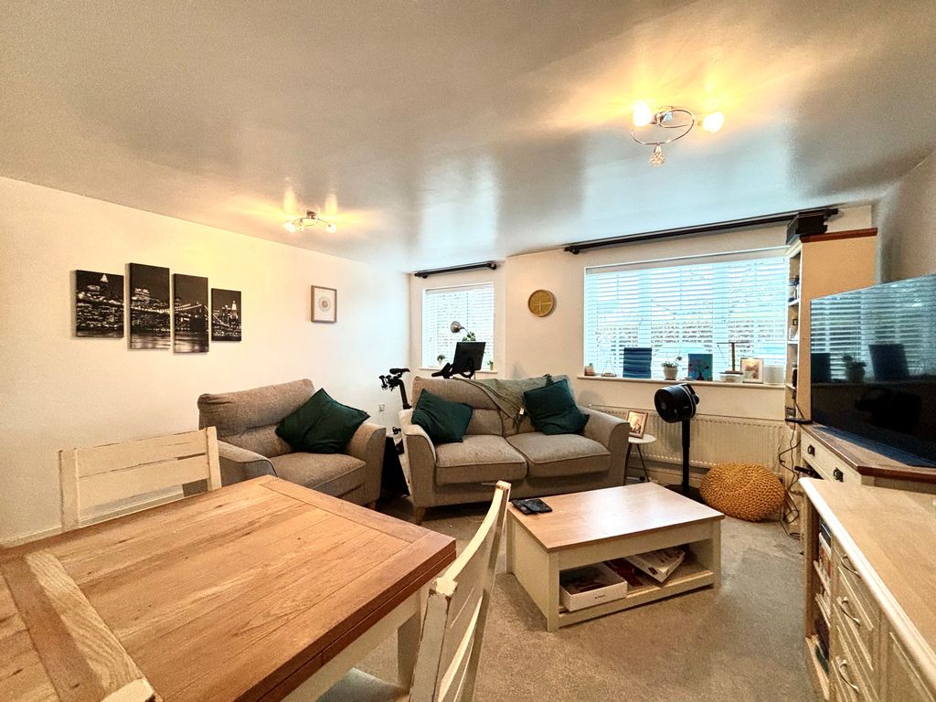 Property photo 3 of 8