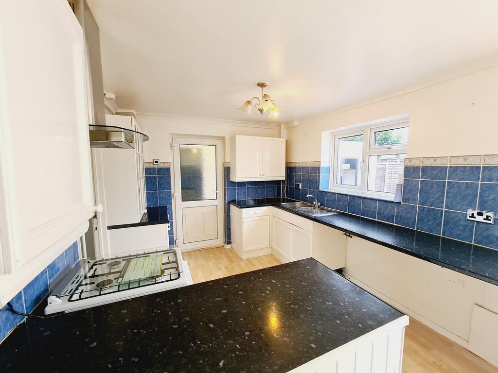 Property photo 3 of 9 Kitchen