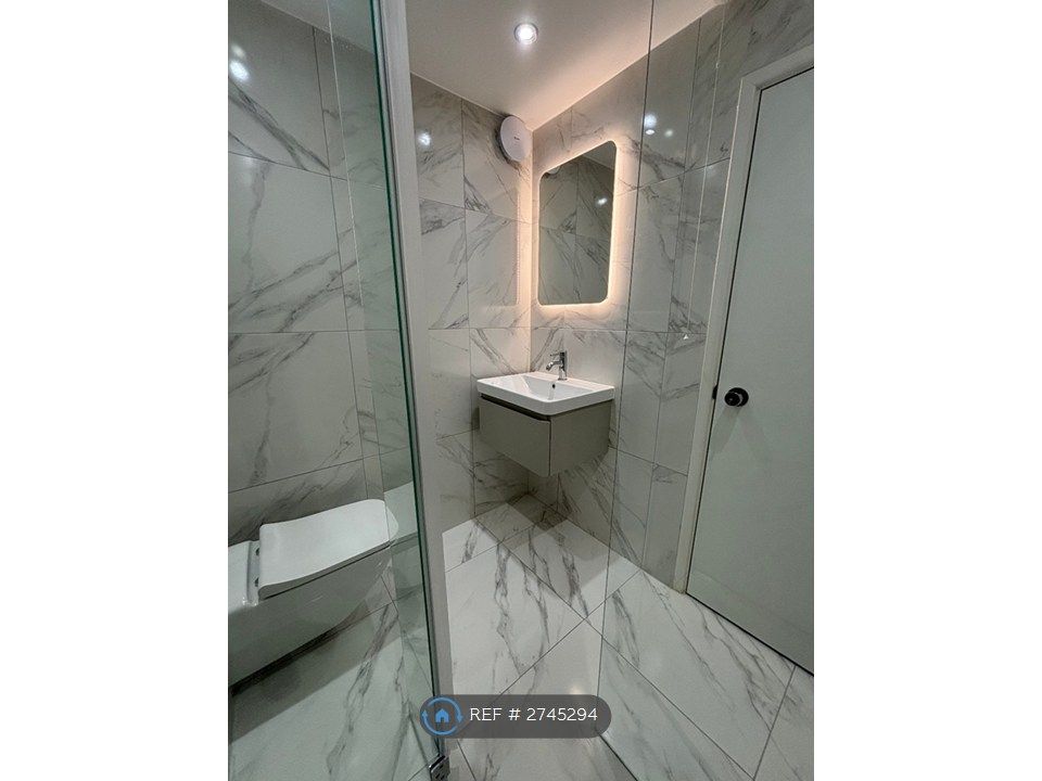Property photo 3 of 4 Bathroom