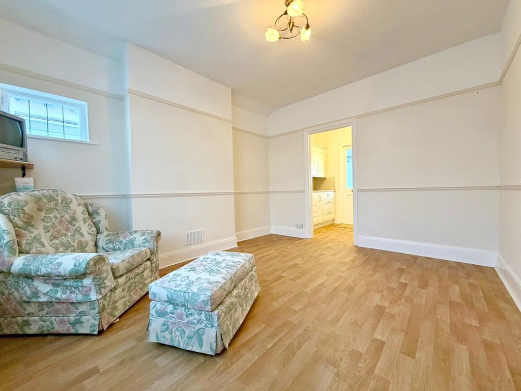 Property photo 3 of 11 4548864