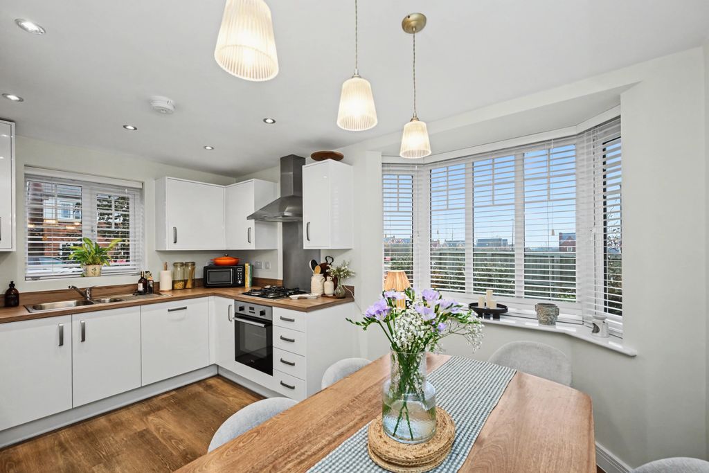 Property photo 2 of 24