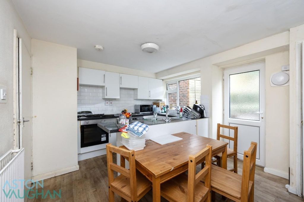Property photo 2 of 10 5535181