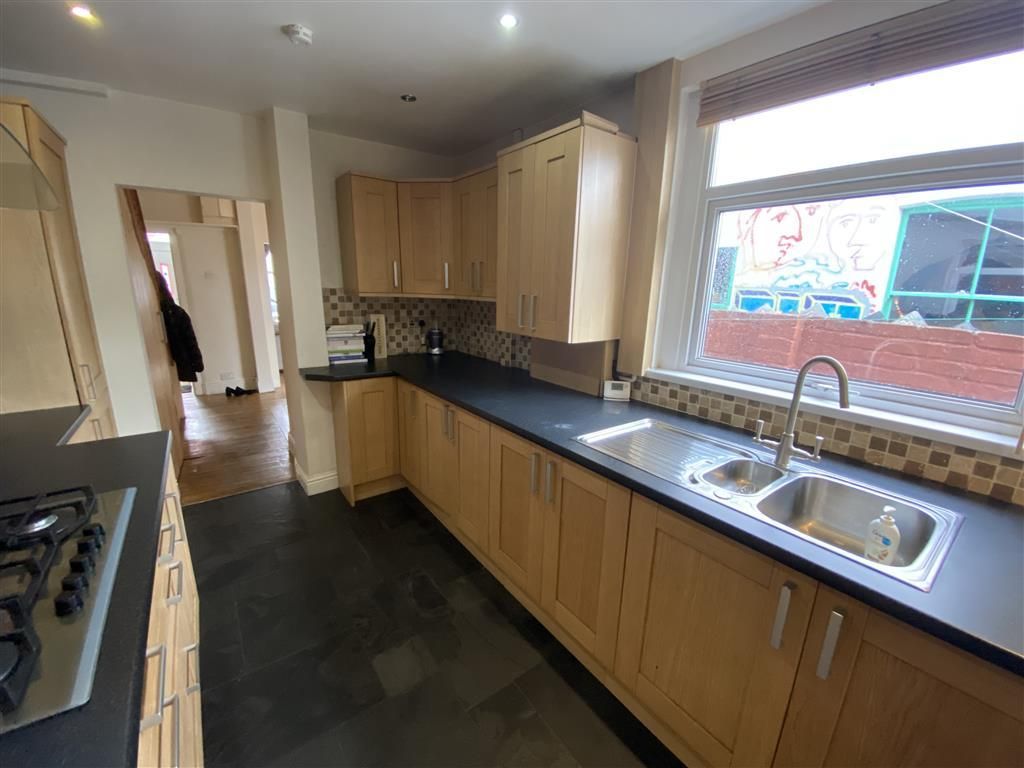 Property photo 3 of 15 Kitchen