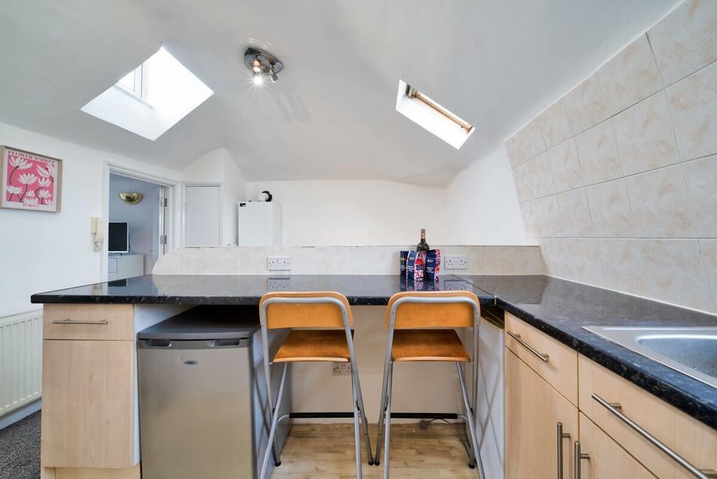 Property photo 3 of 12 0A10142B-50E3-430F-B8E4-32285065c1Ab.Jpg