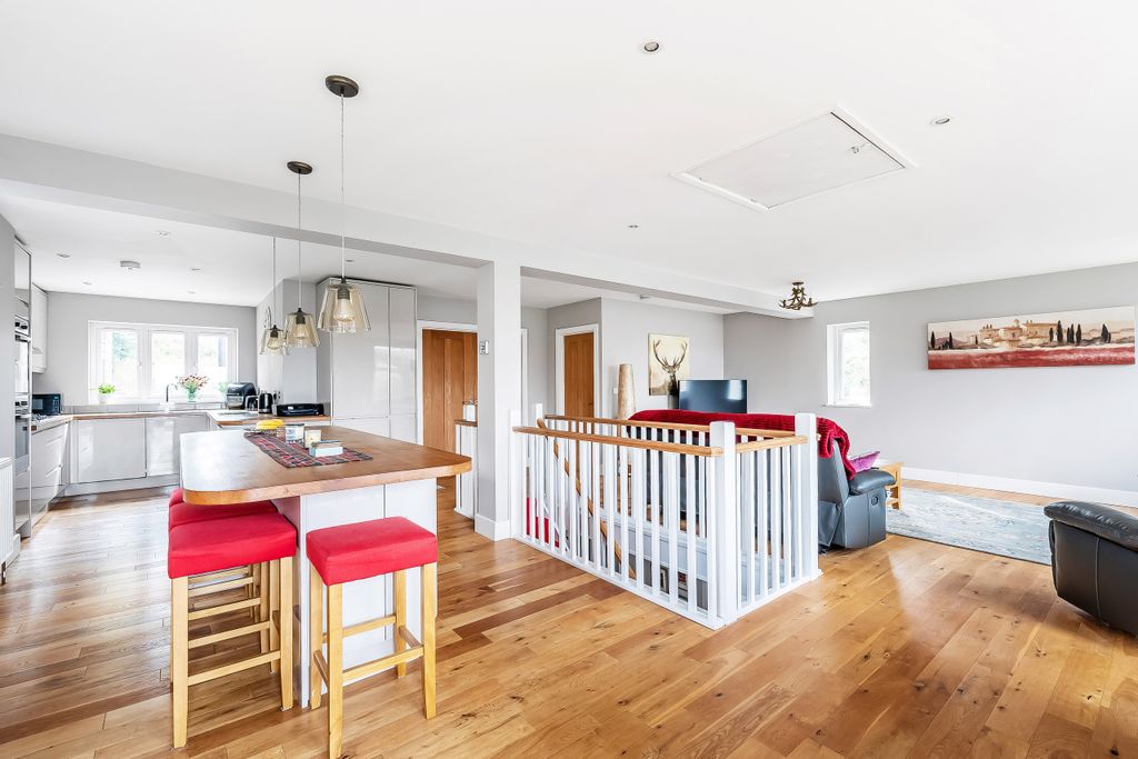 Property photo 3 of 31 Photo 2