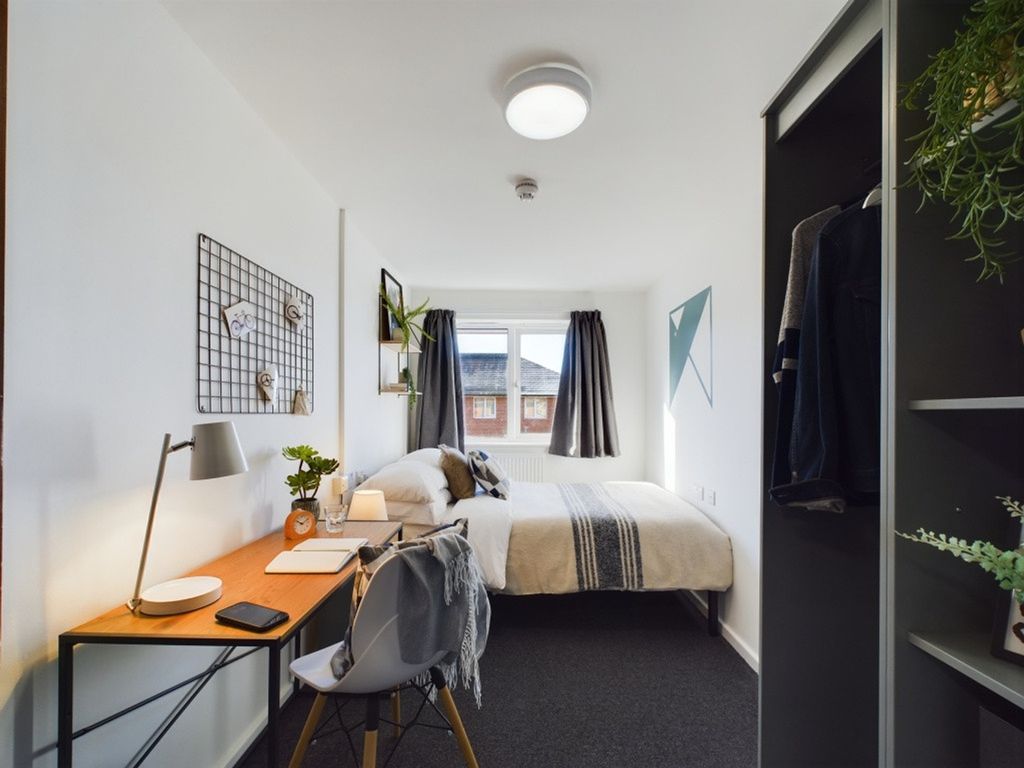 Property photo 3 of 17 A Spacious And Inviting Double Bedroom Featuring A...