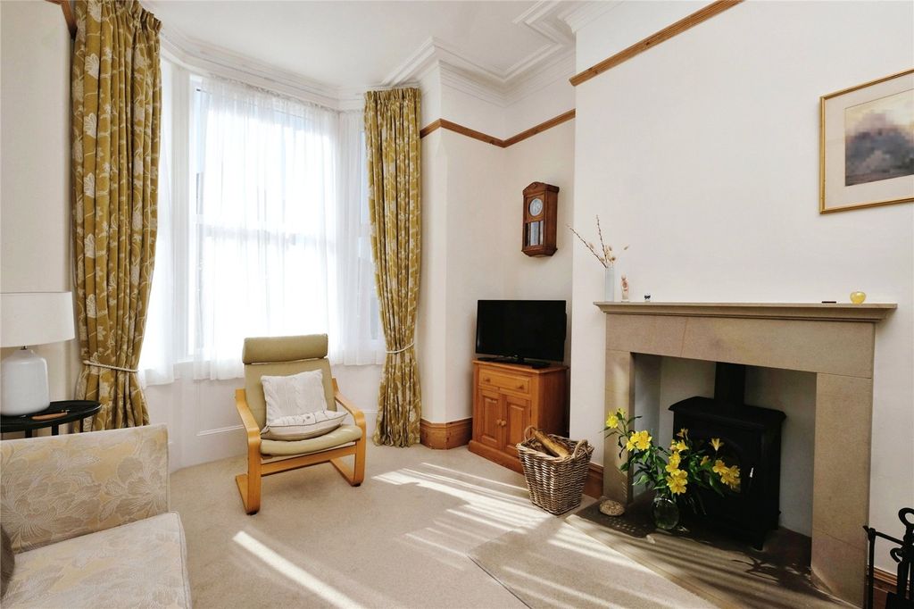 Property photo 2 of 10 Living Room