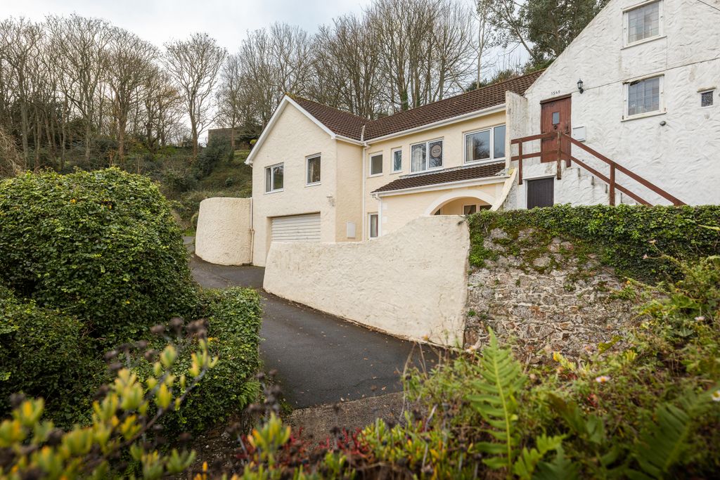 Property photo 2 of 20