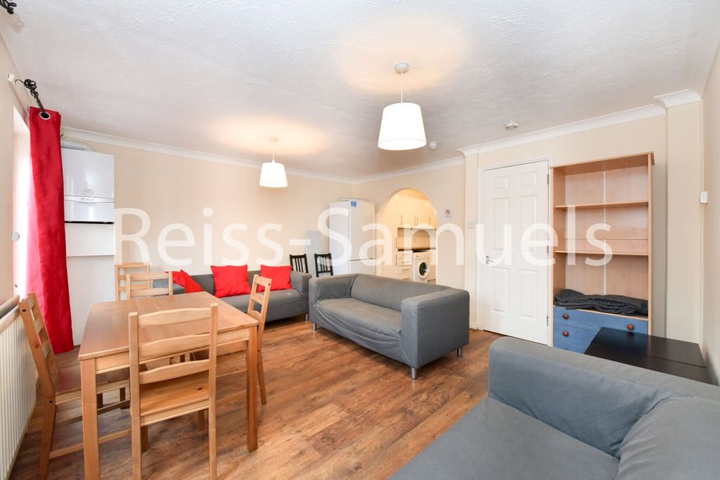 Property photo 3 of 34