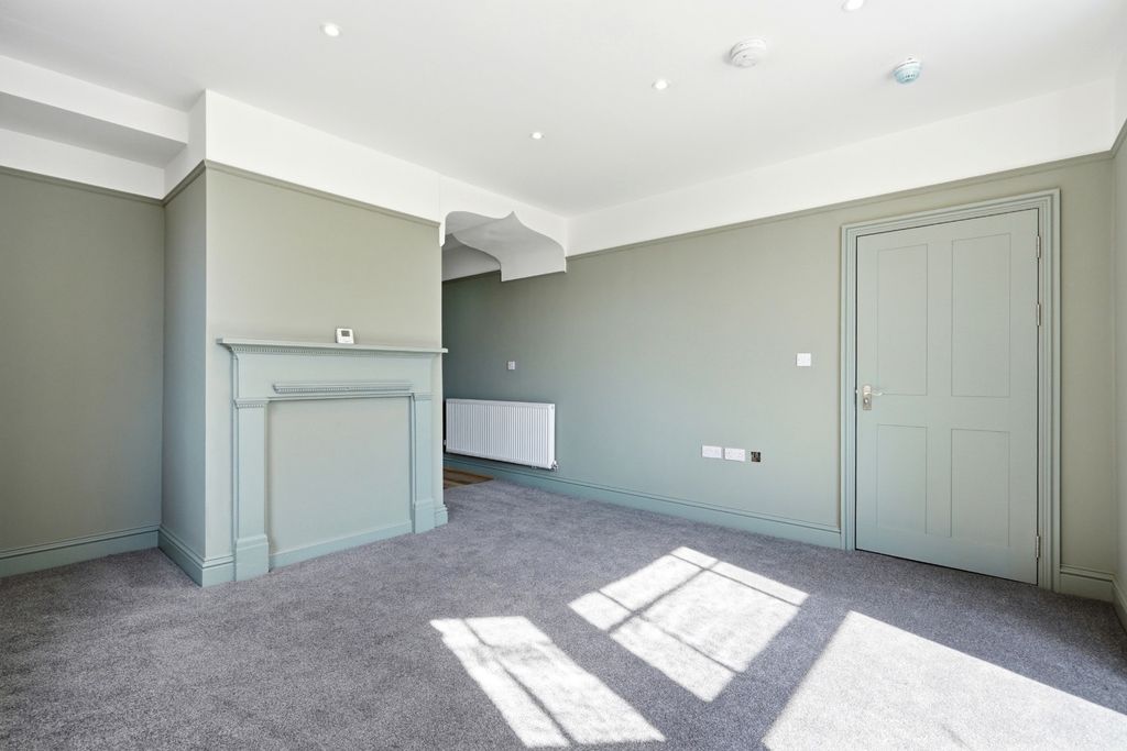 Property photo 3 of 10 5437773