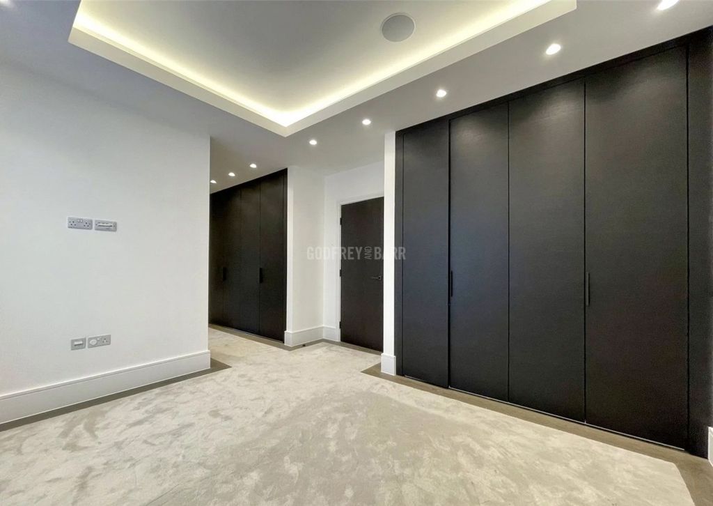 Additional image 12 of 2 bed flat to rentBeech Hill, Hadley Wood EN4