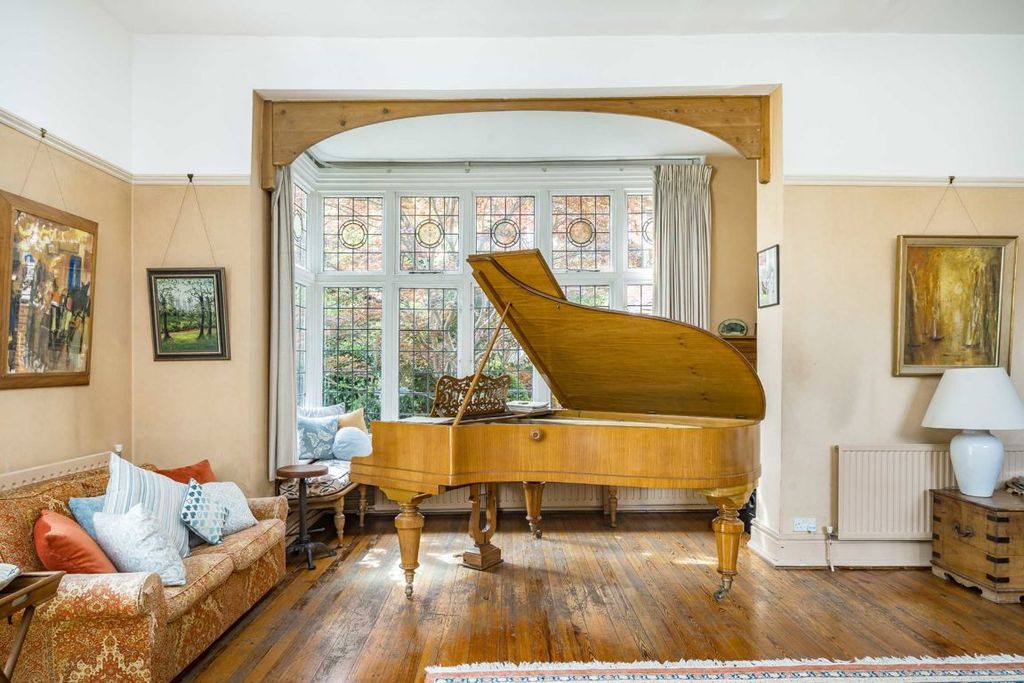 Property photo 3 of 11